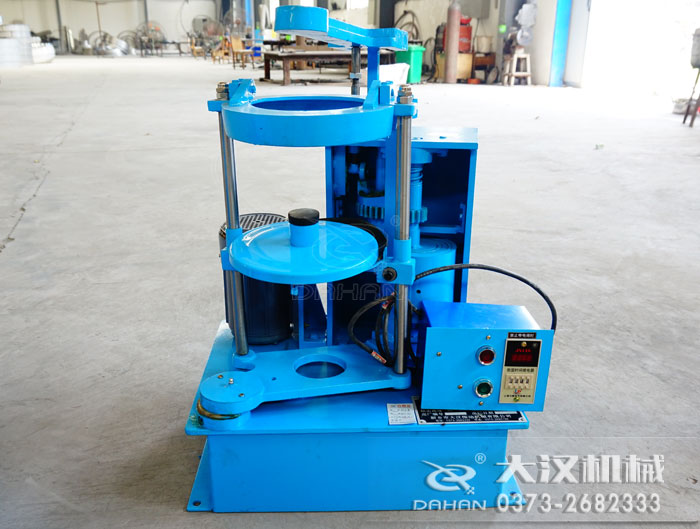 拍擊式標準振篩機具備拍擊和往復(fù)運動，物料下料快，篩面不易堵塞